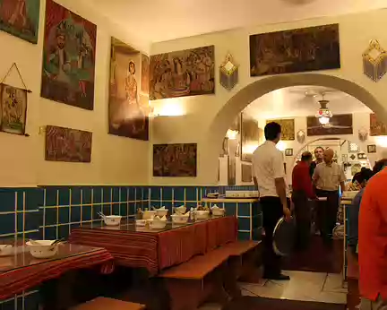 PXL087 Dans un restaurant traditionnel iranien.Iranshahr ShomaliMousa Kalantari St. #82Telephone: 88810008